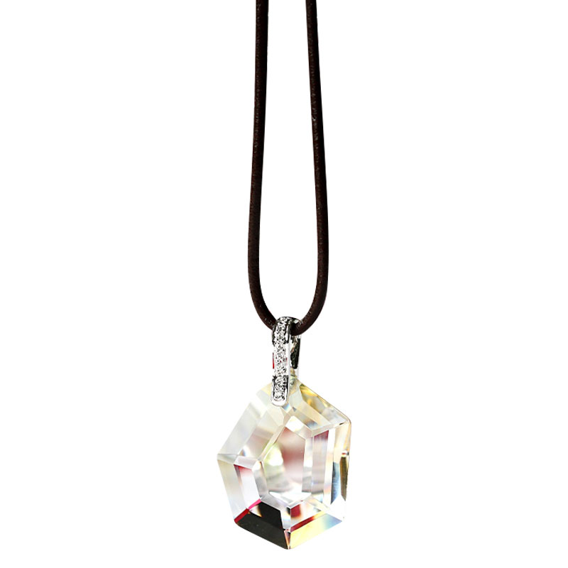 Colar prateado com montagem em padrão de pingente de vidro