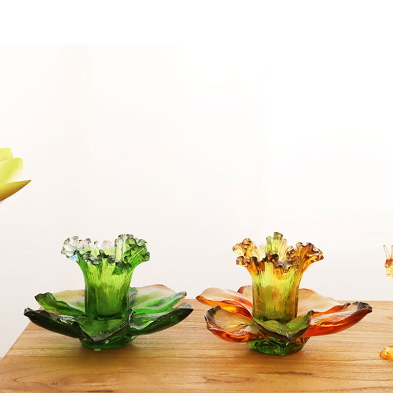 Castiçal em formato de pétala de vidro