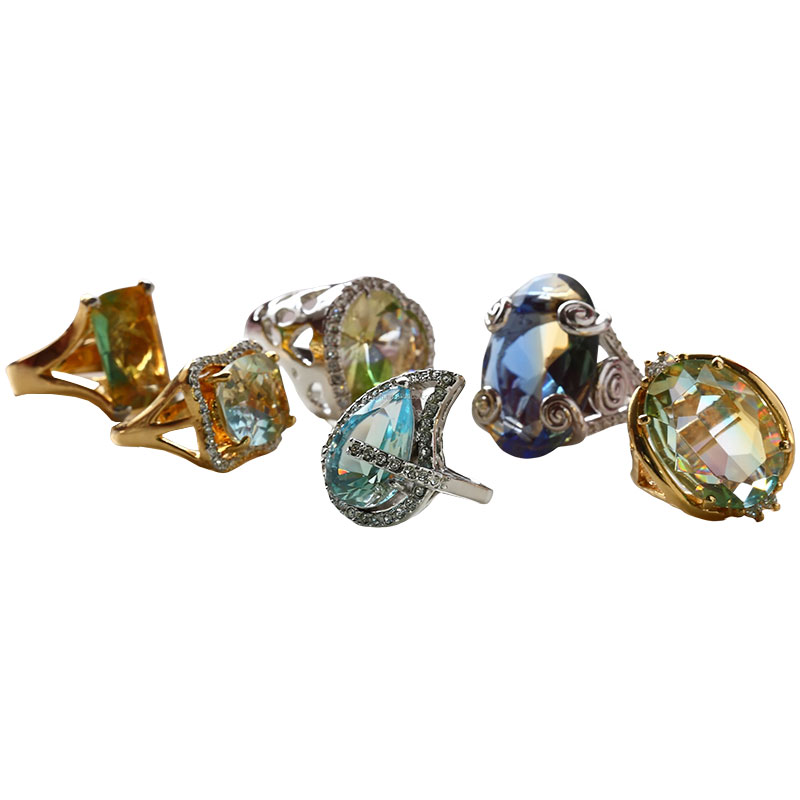 Anel com vidro lapidado em forma de lágrima