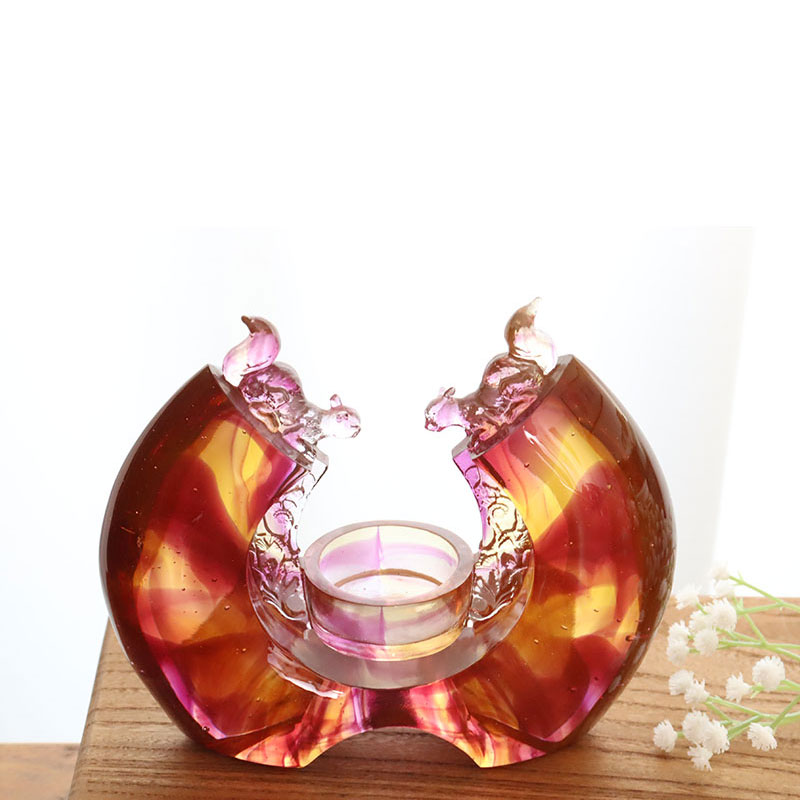 Castiçal de esmalte roxo