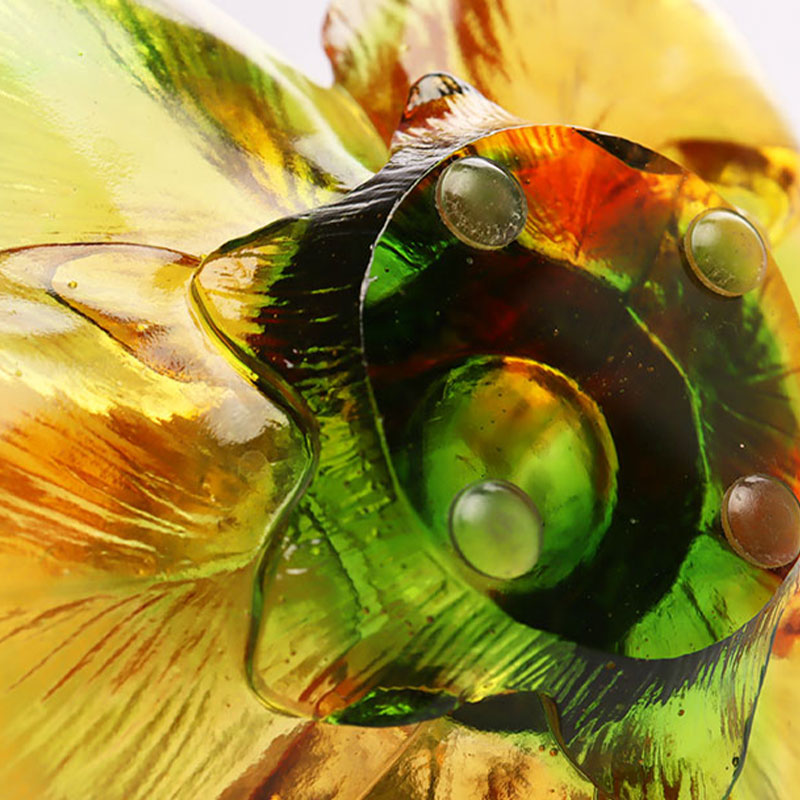 Castiçal em formato de pétala de vidro