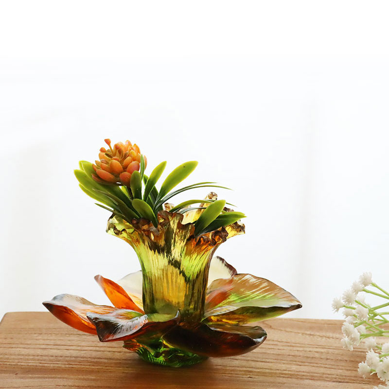 Castiçal em formato de pétala de vidro