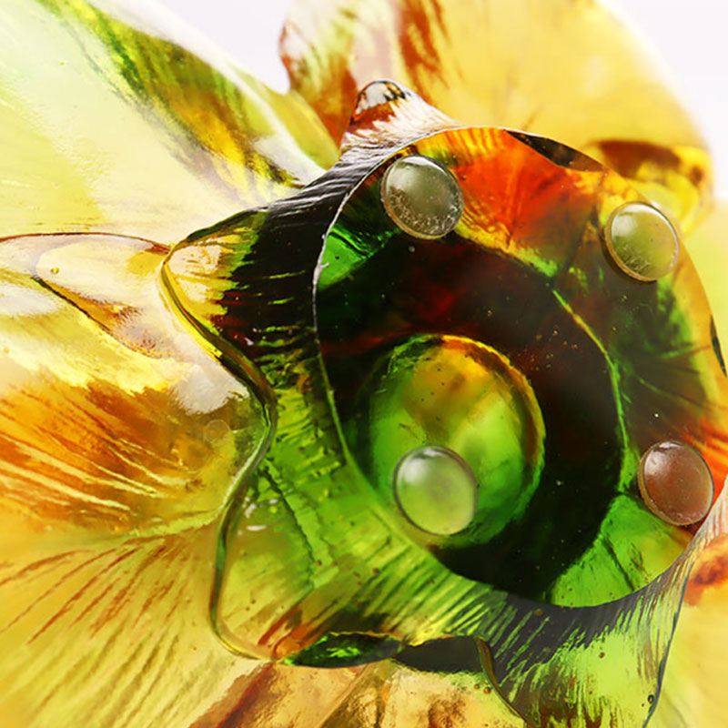 Castiçal em formato de pétala de vidro