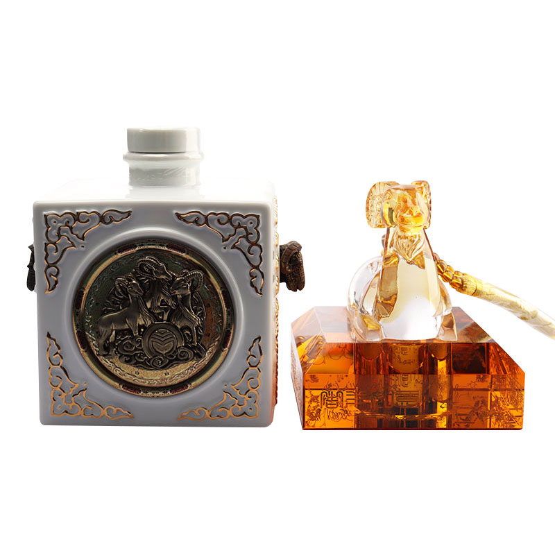 Conjunto de garrafas de vinho de vidro de cristal com formas de animais do zodíaco chinês