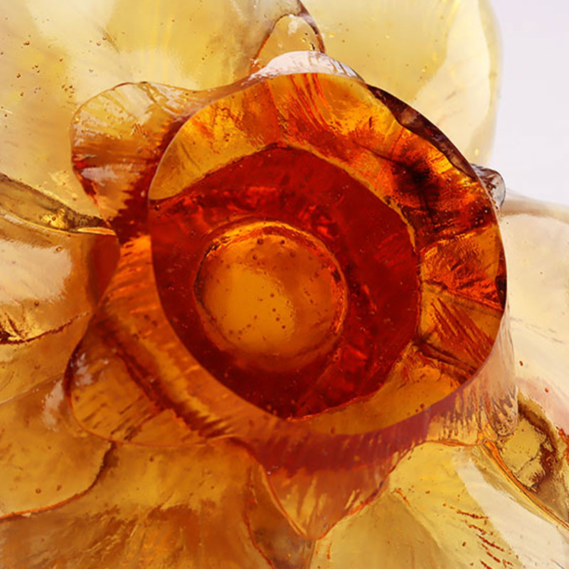 Castiçal em formato de pétala de vidro