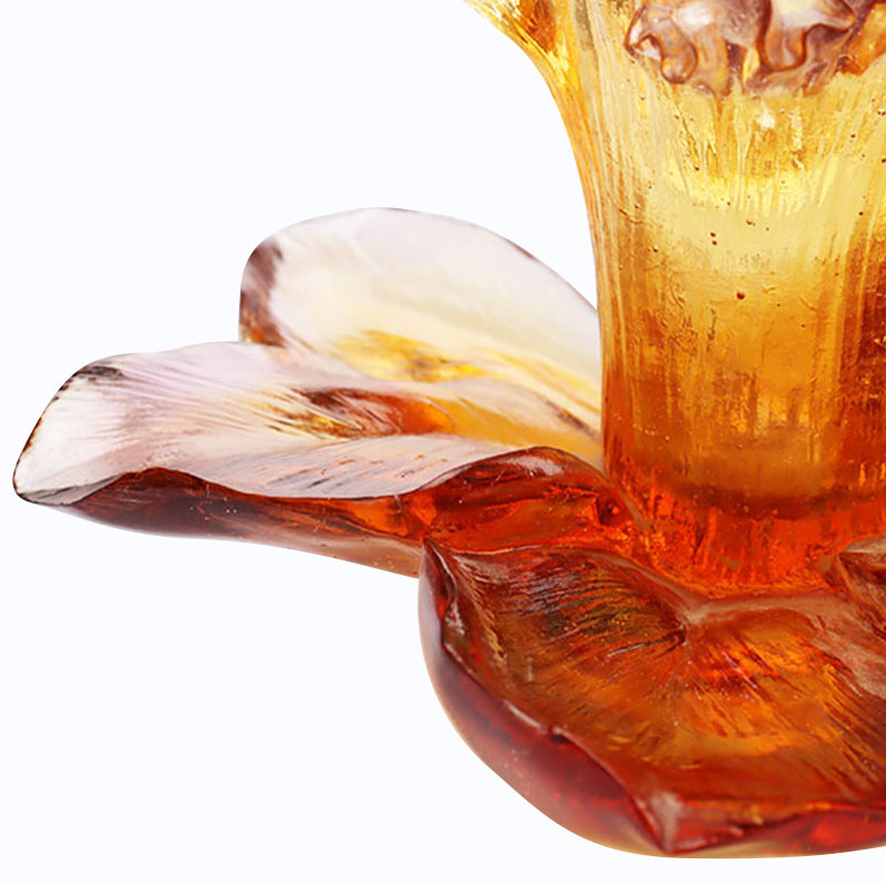 Castiçal em formato de pétala de vidro