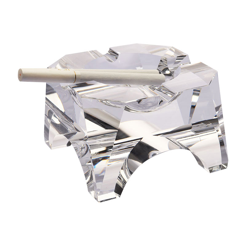 Cinzeiro de cristal de vidro transparente com desenho geométrico simples