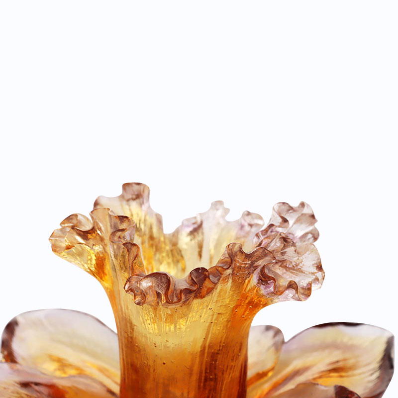 Castiçal em formato de pétala de vidro