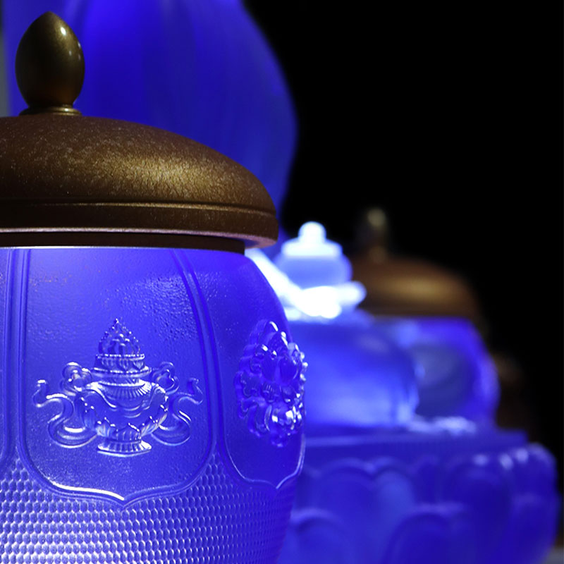 Conjunto de ofertas de vidro de cristal de altar budista da série Oito Tesouros Lotus